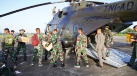Helikopter MI-17 TNI Bawa Bantuan ke Kota Langsa