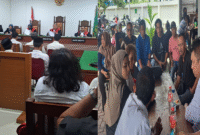 Photo: Para Orang Tua Bersama Kuasa Hukum dari LBH Tombak Keadilan Rakyat