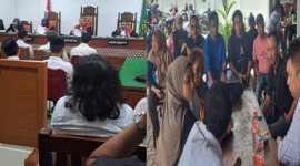 Photo: Para Orang Tua Bersama Kuasa Hukum dari LBH Tombak Keadilan Rakyat