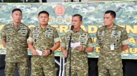 Photo: Wakil Kepala Pusat Penerangan TNI Brigjen TNI Osmar Silalahi, didampingi Sekretaris Dispenad Kolonel Inf. Heri Bambang Wahyudi, Kasubdispenum Dispenal Kolonel Laut (P) Bambang Budi Raharjo dan Kasubdispenum Dispenau Kolonel Pnb Didik Setiya Nugroho.