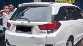 Photo: Mobil operasional Pondok Pesantren asal Purwakarta yang dibetot matel di Kota Bekasi 