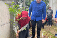 Ketua DPD KNPI, Kabupaten Bekasi, Nawawi Al-Aksi Bersama Sekdin Pertanian Kabupaten Bekasi, Nayu Kalsum