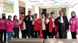 Photo: Para Terdakwa Bersama Tim Hukum LBH Tombak Keadilan Rakyat