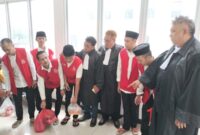 Photo: Para Terdakwa Bersama Kuasa Hukum Usai Sidang di Pengadilan Negeri (PN) Kota Bekasi