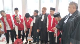 Photo: Para Terdakwa Bersama Kuasa Hukum Usai Sidang di Pengadilan Negeri (PN) Kota Bekasi