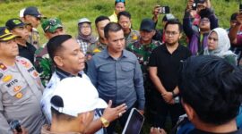 Photo: Plt Bupati Bekasi Asep Surya Atmaja Sidak TPS Liar di Kebalen Minggu 29 Desember 2025