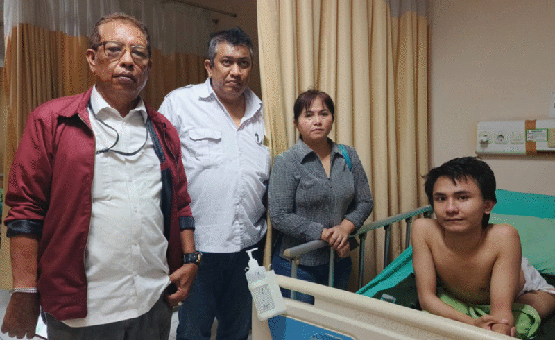 Photo: Ketua Umum YLBH PADI, Mastaria Manurung, (kanan), Unggul Sitorus (Tengah) dan Agus Budiono (kiri)