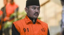 Photo: Bupati Bekasi Terjaring OTT KPK, Ade Kuswara Kunang (ADK)