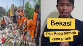 Pengangkatan Tumpukan Sampah di Jalan PLTGU Muara Tawar, Desa Pantai Makmur, Kecamatan Tarumajaya, Jumat 2 Januari 2026.