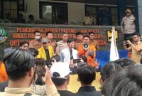 Teks : Puluhan Mahasiswa BEM-PTNU saat lakukan  Aksi UNRAS 