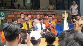 Teks : Puluhan Mahasiswa BEM-PTNU saat lakukan  Aksi UNRAS 