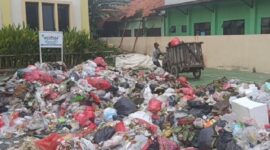 Photo: Sampah yang dikirim ke Kelurahan Kebalen, Kecamatan Babelan, Kabupaten Bekasi