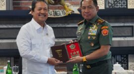 Photo: Panglima TNI Jenderal TNI Agus Subiyanto bersama Menteri KKP RI, Ir. Sakti Wahyu Trenggono, MM.