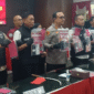 Teks Photo: Kapolres Sukabumi Kota AKBP Sentot Kuncoro Wibowo, SH, SIK Beserta Kasat dan Kanit Saat Menggelar Konprensi Pers