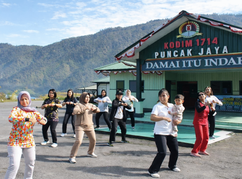 Ibu Persit Kodim 1714 Puncak Jaya