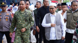 Panglima TNI Bersama Ustadz Adi Hidayat di Pangandaran