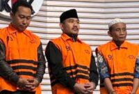 Photo: Kontraktor Sarjan, Bupati Bekasi nonaktif, Ade Kuswara Kunang dan HM. Kunang