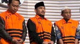 Photo: Kontraktor Sarjan, Bupati Bekasi nonaktif, Ade Kuswara Kunang dan HM. Kunang 