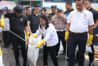 Photo: Kapolda Metro Jaya Bersih-Bersih Pasar Kramat Jati, Jakarta Timur