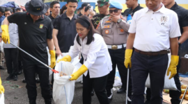 Photo: Kapolda Metro Jaya Bersih-Bersih Pasar Kramat Jati, Jakarta Timur