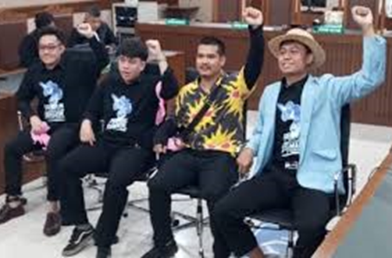 Direktur Eksekutif Lokataru Foundation dan Kawan-Kawan
