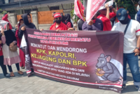Teks Photo: Forum Warga Cibeureum Bersatu Saat Melakukan Unras