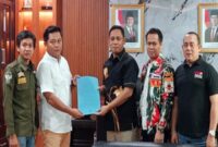 Photo: Ketua Brigez, Dede Khoer Efendi (Ojos), Ketua Umum LSM LIAR, Nofal, Plt. Bupati Bekasi, DR. Asep Surya Atmaja, Ketua LMP, Eko Triyanto dan Indra Sukma (Mitra Media Matafakta.com)