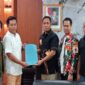 Photo: Ketua Brigez, Dede Khoer Efendi (Ojos), Ketua Umum LSM LIAR, Nofal, Plt. Bupati Bekasi, DR. Asep Surya Atmaja, Ketua LMP, Eko Triyanto dan Indra Sukma (Mitra Media Matafakta.com)