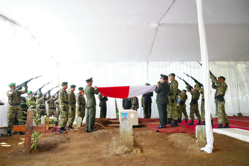 Photo: Pemakaman Prajurit TNI