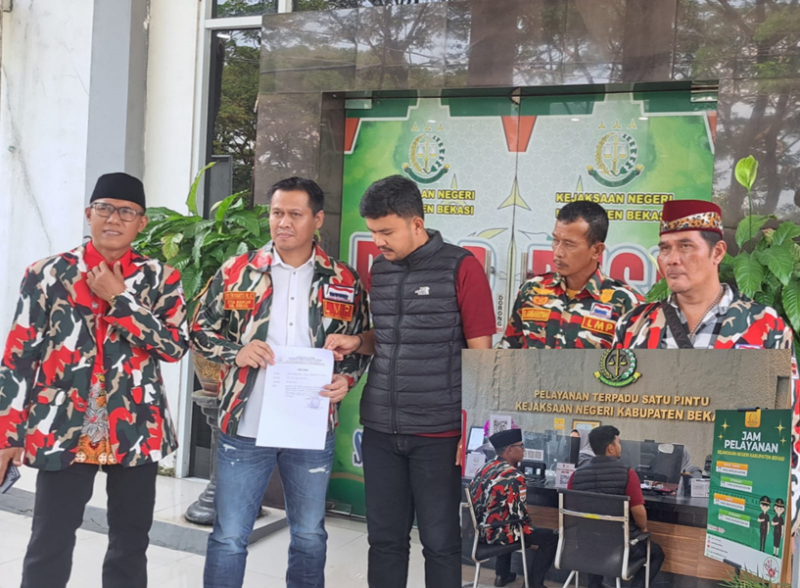 Photo: Ormas LMP Bersama Brigez Usai Laporan ke Kejari Kabupaten Bekasi 