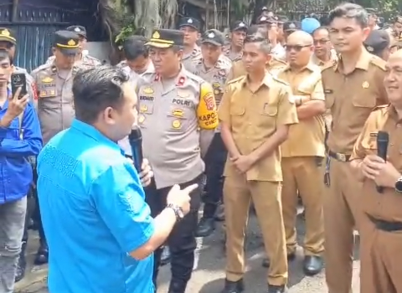 Teks Photo: KNPI Kota Sukabumi Kubu Tantan Saat Datangi Kantor Disporapar Kota Sukabumi