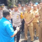 Teks Photo: KNPI Kota Sukabumi Kubu Tantan Saat Datangi Kantor Disporapar Kota Sukabumi
