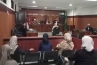 Teks Photo: Sidang Perdana Penipuan Food Tray Dengan Terdakwa dr. Silvi Apriani
