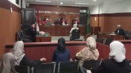 Teks Photo: Sidang Perdana Penipuan Food Tray Dengan Terdakwa dr. Silvi Apriani