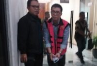 Photo: Petugas Tengah Mengawal Terduga Tahanan Koruptor Kejagung