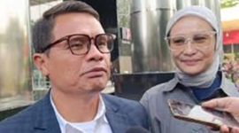 Photo: Setyowati Anggraini Saputro Bersama Kuasa Hukumnya, Parlindungan
