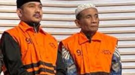 Photo: Bupati Bekasi Nonaktif, Ade Kuswara Kunang & HM. Kunang