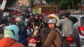 Photo: Palang Pintu Rel Kereta Stasiun Bekasi