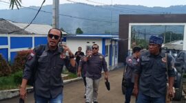 Teks Photo: LSM ANNAHL Saat Menyatroni Kantor PDAM Tirta Jaya Buana Kabupaten Sukabumi