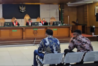 Photo: Kabid PSDA, Agung Mulya Dengan Kepala UPTD, Hasri Saat Saksi di Pengadilan Tipikor Bandung