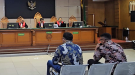 Photo: Kabid PSDA, Agung Mulya Dengan Kepala UPTD, Hasri Saat Saksi di Pengadilan Tipikor Bandung