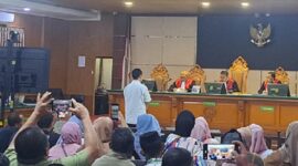 Photo: Terdakwa Sarjan Saat Mendengar Putusan