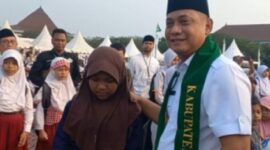 Photo: Plt. Bupati Bekasi Dr. Asep Surya Atmaja Diacara Santunan 4.120 Siswa dan Siswi SD & SMP se-Kabupaten Bekasi Jawa Barat