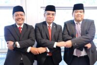 Photo: Menaker, Yassierli (Tengah)