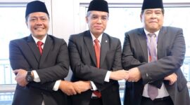 Photo: Menaker, Yassierli (Tengah)