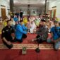 Teks Photo: Penyerahan Wakaf Al Qur'an Secara Simbolis Oleh Ketua DPD KNPI Kab. Sukabumi
