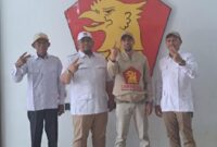 Photo: H. Darissalam (Anggota DPRD dari Fraksi Gerindra), Ridwan Arifin (Bendahara DPC Gerindra), Helmi, SE (Sekertaris DPC) dan Iwan Setiawan (Iwan Lentik) (Anggota DPRD dari Fraksi Gerindra)