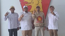 Photo: H. Darissalam (Anggota DPRD dari Fraksi Gerindra), Ridwan Arifin (Bendahara DPC Gerindra), Helmi, SE (Sekertaris DPC) dan Iwan Setiawan (Iwan Lentik) (Anggota DPRD dari Fraksi Gerindra)