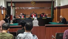Teks Photo: Suasana Sidang Photo: Putusan dr. Silvi di Pengadilan Negeri Kota Sukabumi