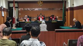 Teks Photo: Suasana Sidang Photo: Putusan dr. Silvi di Pengadilan Negeri Kota Sukabumi